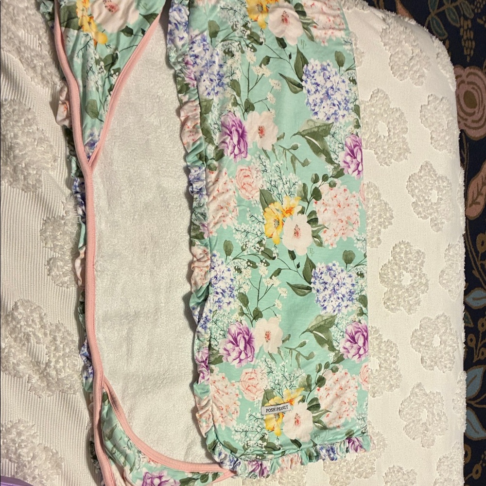 Posh Peanut Mint Floral hooded towel
